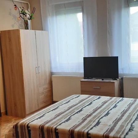 Flora Apartman Gyula Exteriör bild